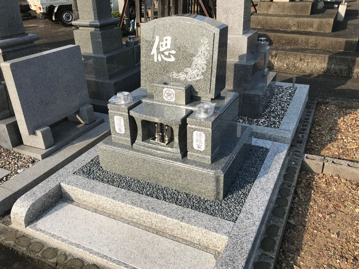 御影石アーバングレーを使った洋型墓石<br>岐阜市茜部M家の施工事例