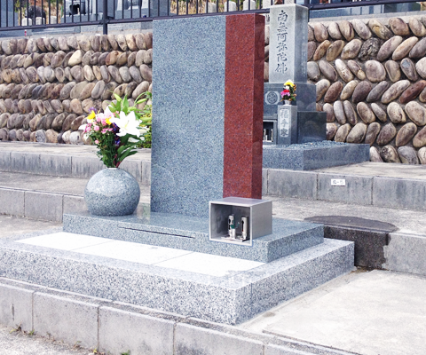 御影石ニューインペリアルレッド＆アーバングレーを使ったデザイン型墓石